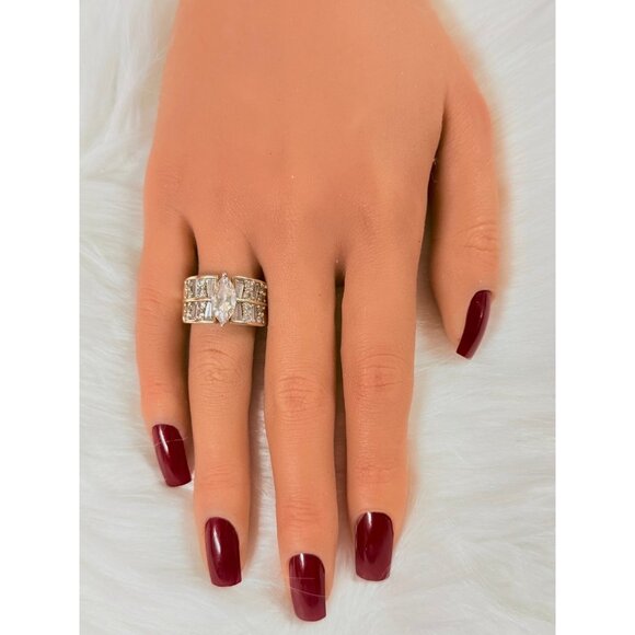Sparkling Marquis Center Cut Cz Ring - Picture 10 of 11